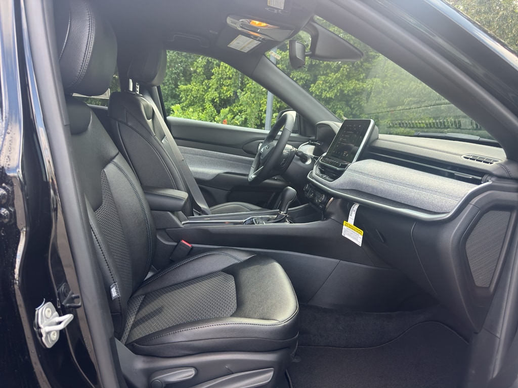 2025 Jeep Compass Latitude - Photo 16