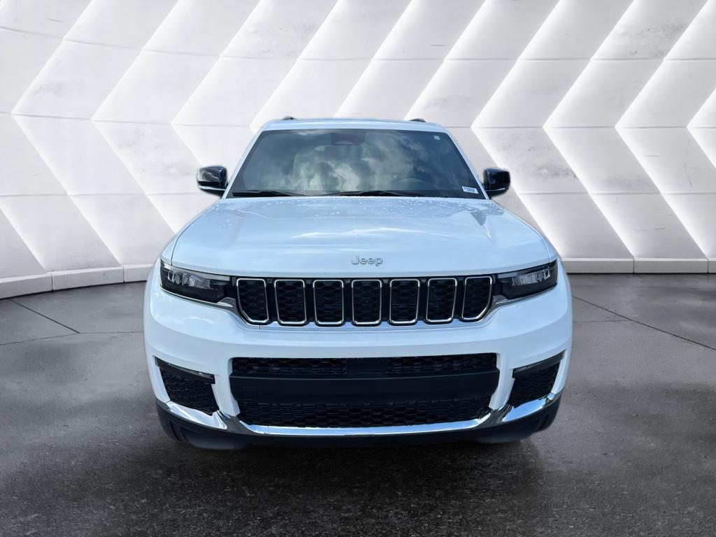 2025 Jeep Grand Cherokee Limited photo 2