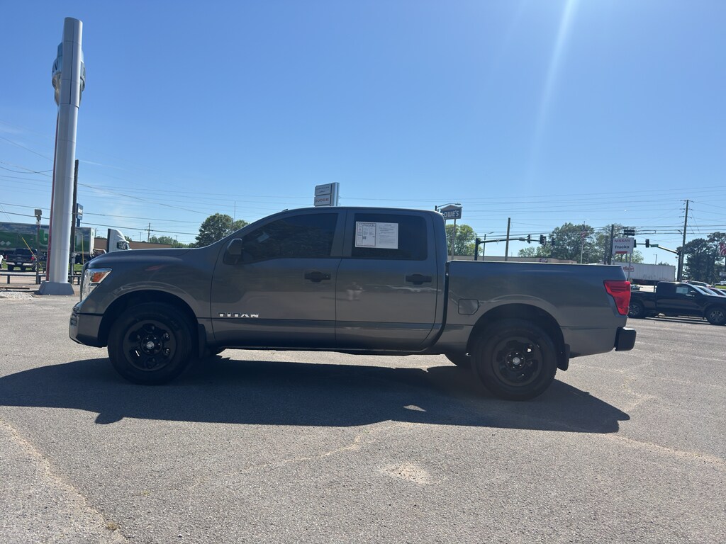 2021 Nissan Titan S photo 4