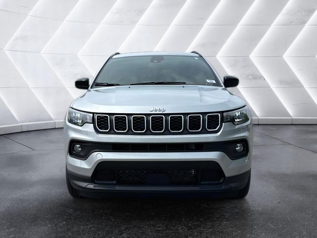 2025 Jeep Compass Latitude photo 2