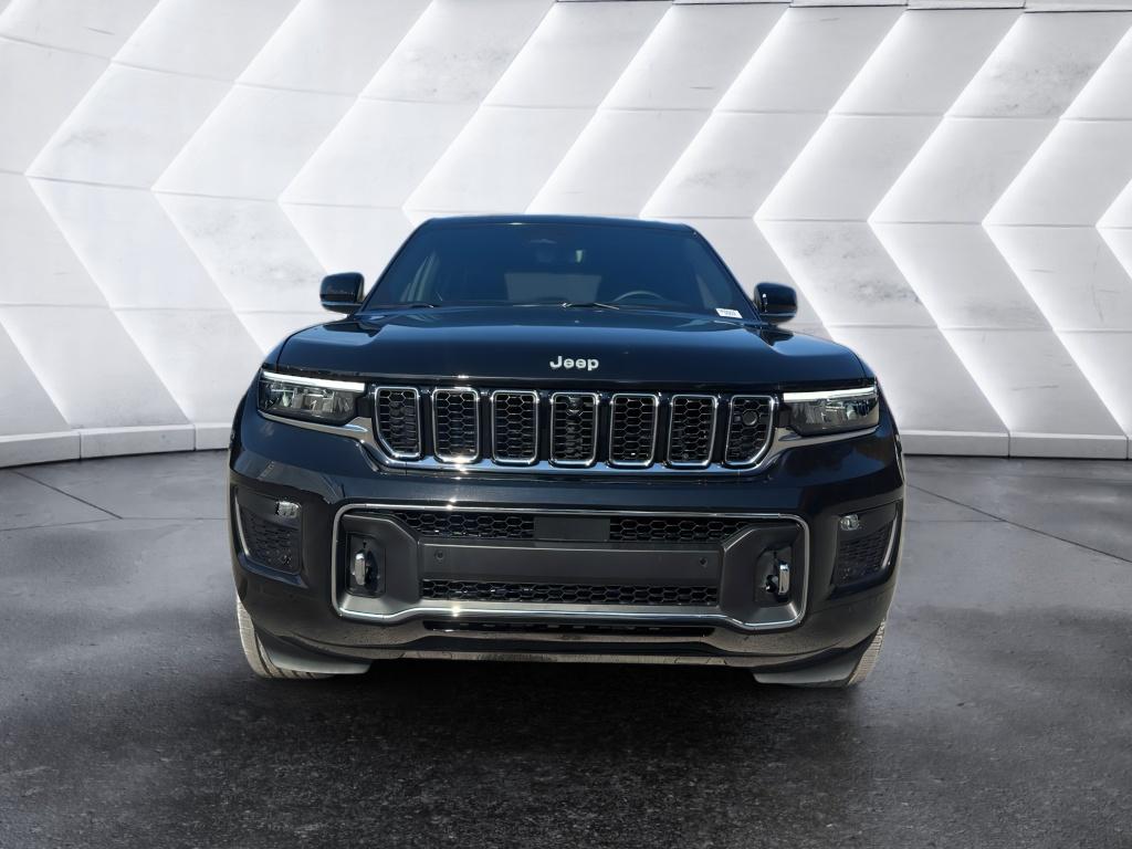 2025 Jeep Grand Cherokee Overland photo 2