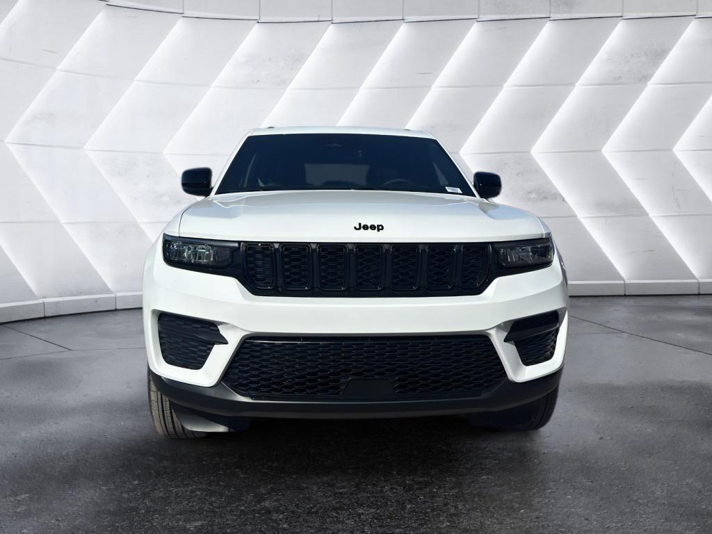 2025 Jeep Grand Cherokee Laredo Altitude photo 2