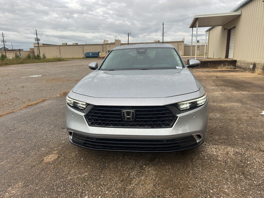 2023 Honda Accord Hybrid Touring photo 2
