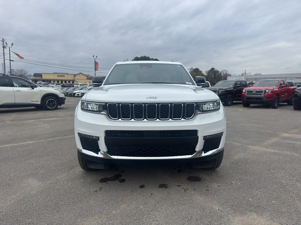 2025 Jeep Grand Cherokee Limited photo 2