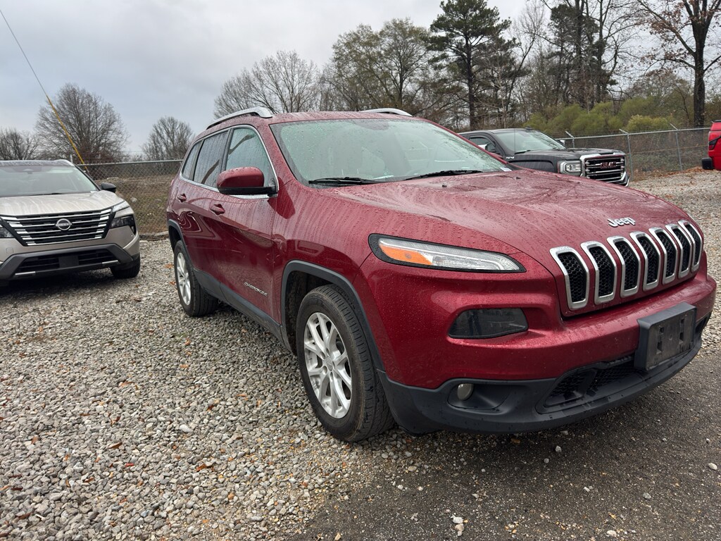 Used 2017 Jeep Cherokee Latitude FWD SUV