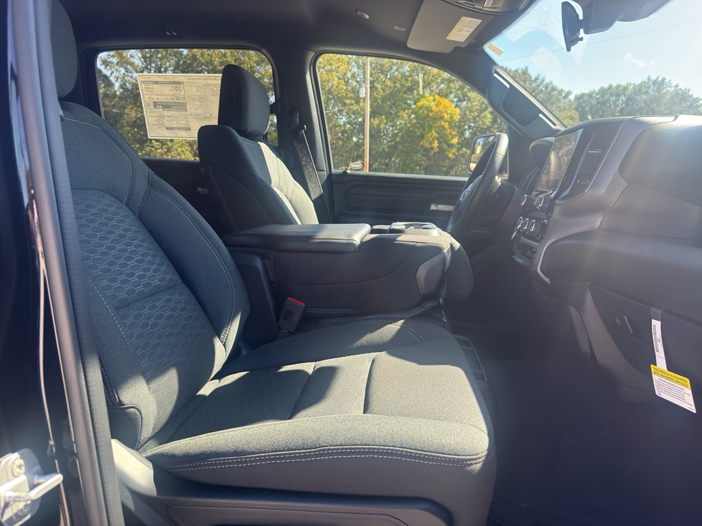 2026 RAM 1500 Express - Photo 16