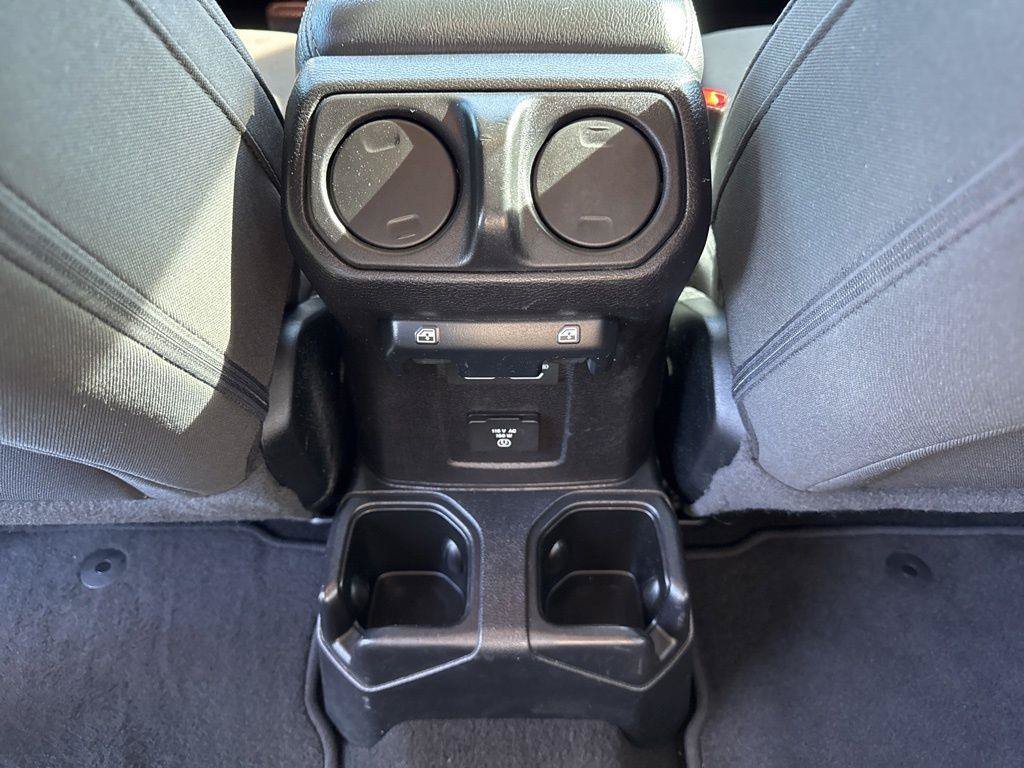 2020 Jeep Wrangler Unlimited Sahara - Photo 21