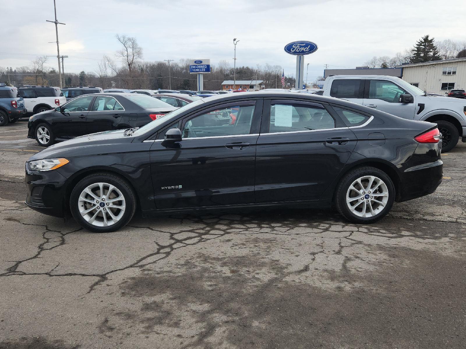 2019 Ford Fusion Hybrid SE photo 3