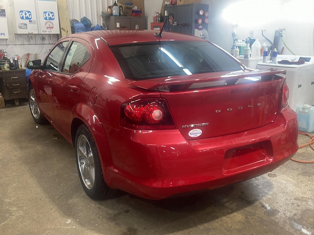 2014 Dodge Avenger SE photo 2