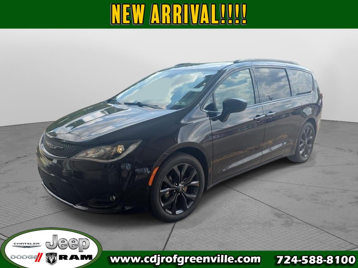 2019 Chrysler Pacifica Touring L Plus's photo