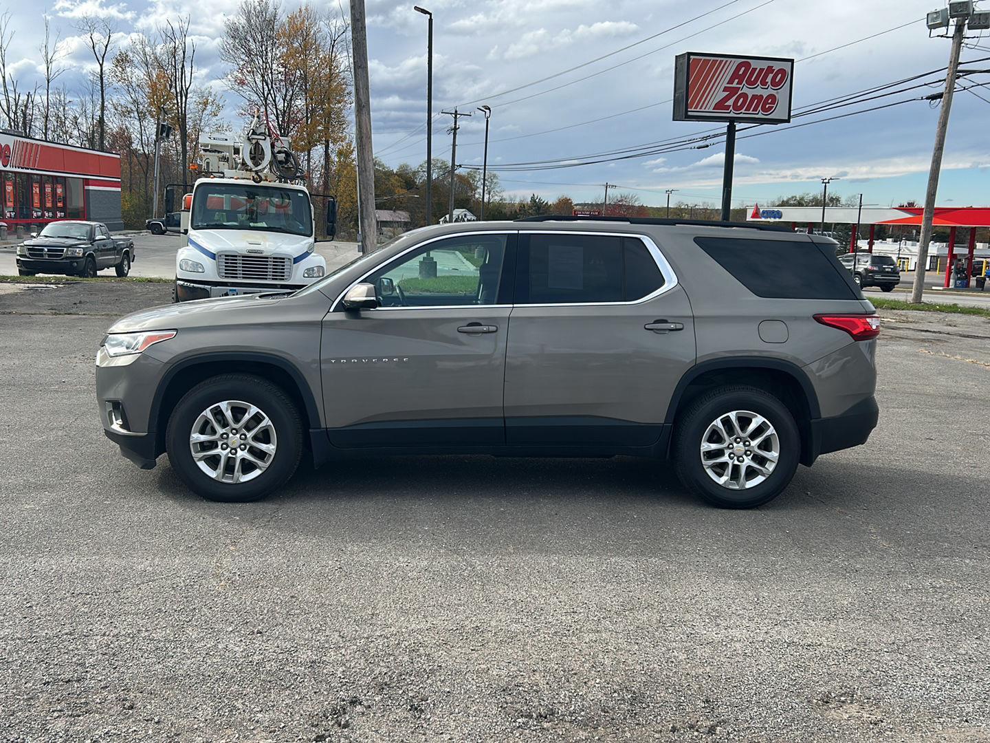 Used 2019 Chevrolet Traverse 1LT with VIN 1GNEVGKW7KJ130394 for sale in Greenville, PA
