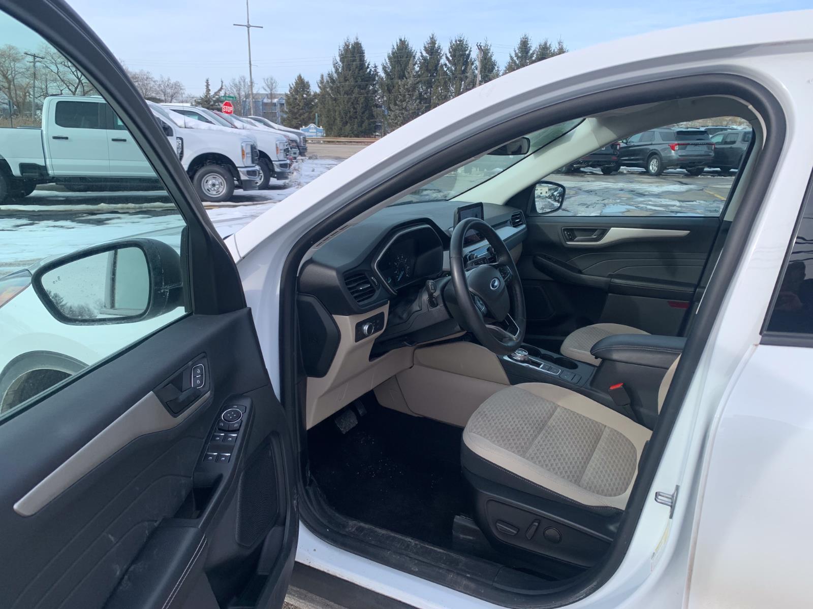 2022 Ford Escape SE photo 3
