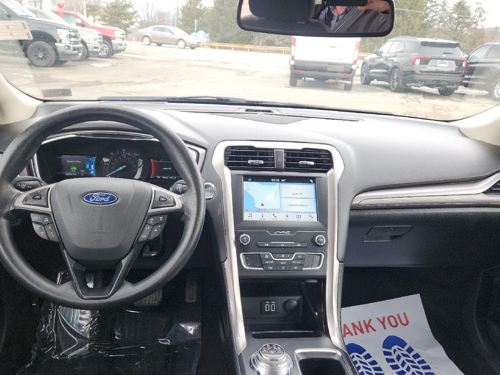 2019 Ford Fusion Hybrid SE photo 4
