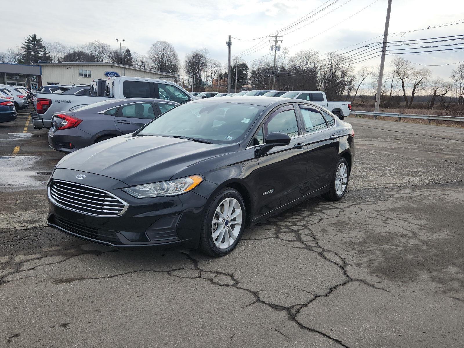 2019 Ford Fusion Hybrid SE photo 2