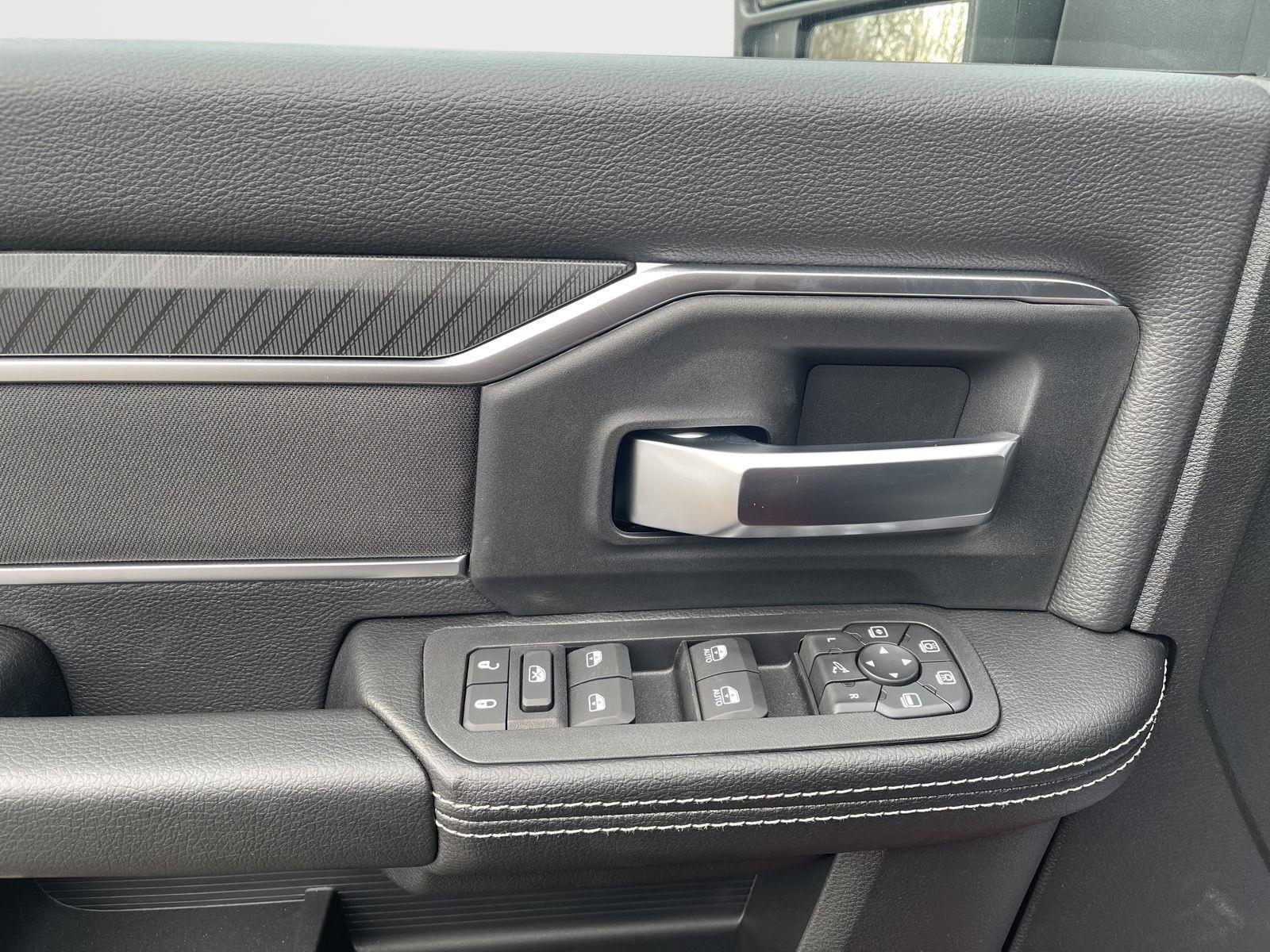 2026 RAM 3500 Big Horn - Photo 12