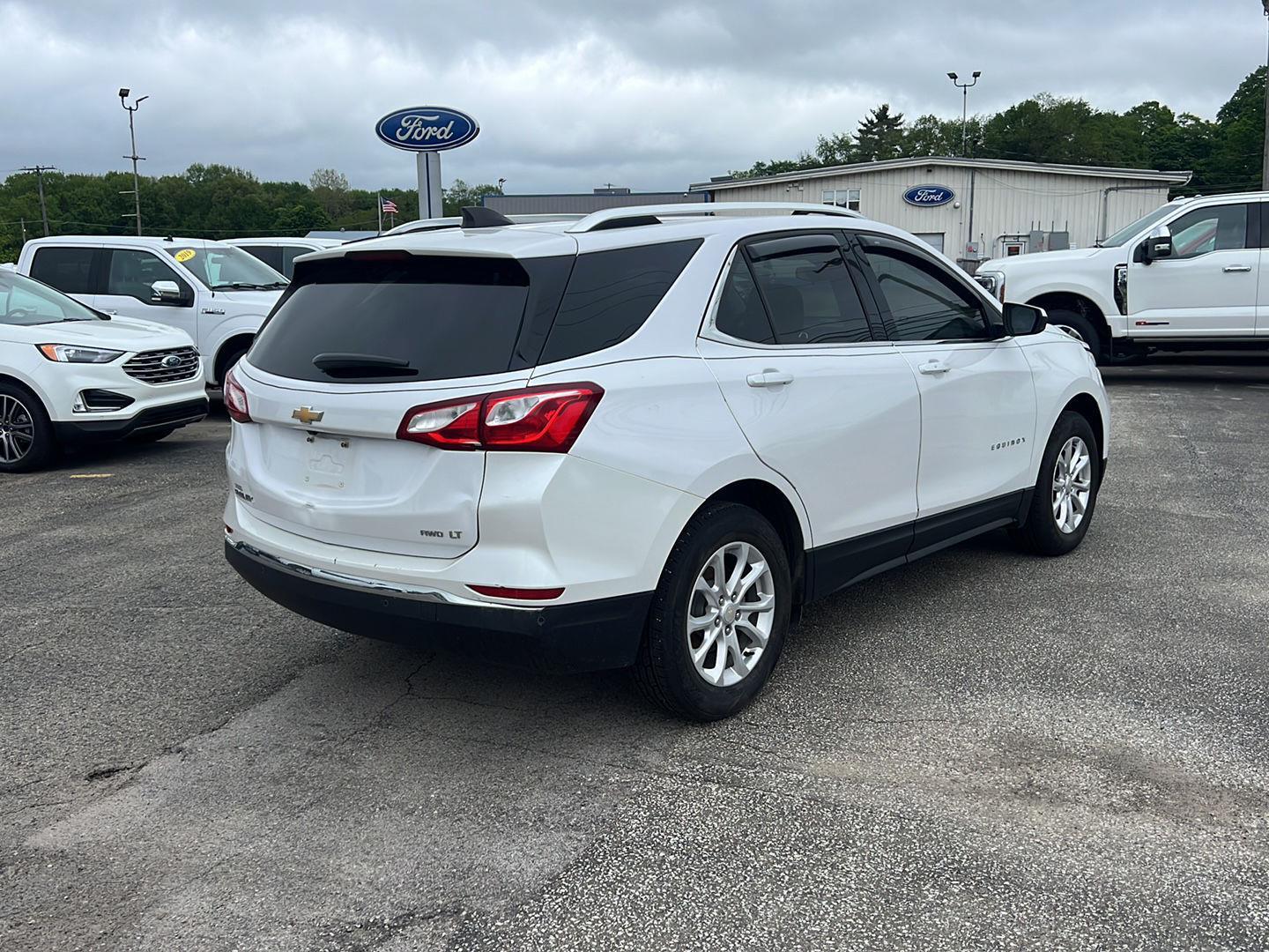 2020 Chevrolet Equinox LT photo 2