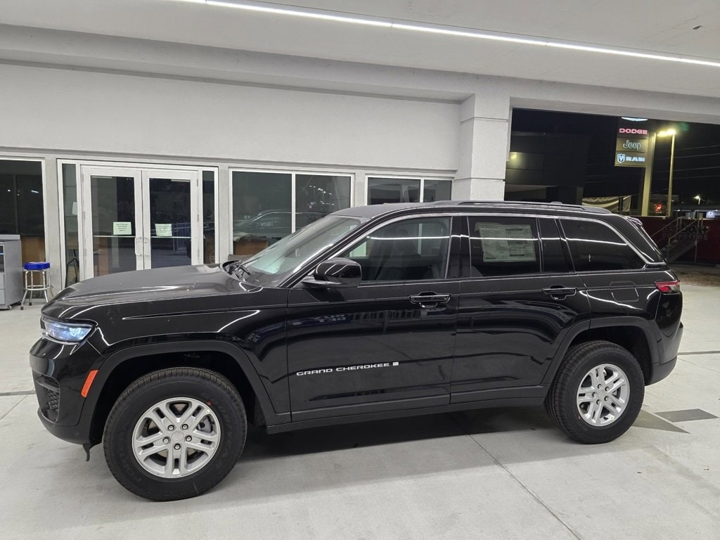 New 2025 Jeep Grand Cherokee LAREDO 4X2 Sport Utility