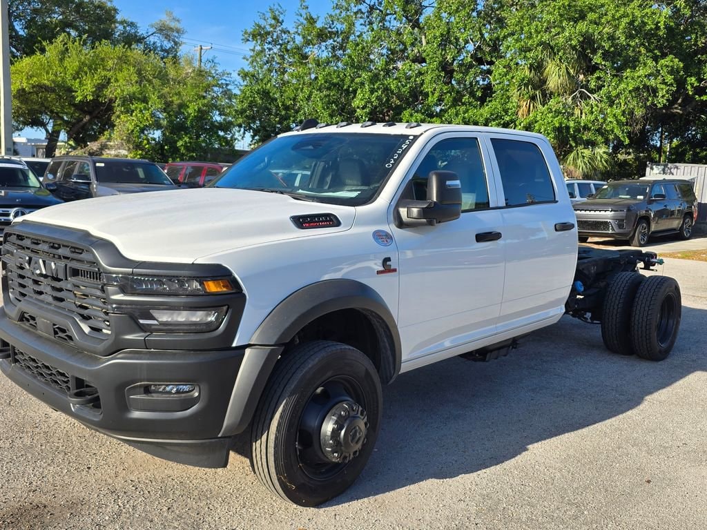 New 2025 Ram 5500 Chassis Cab TRADESMAN CHASSIS CREW CAB 4X4 60' CA Pickup