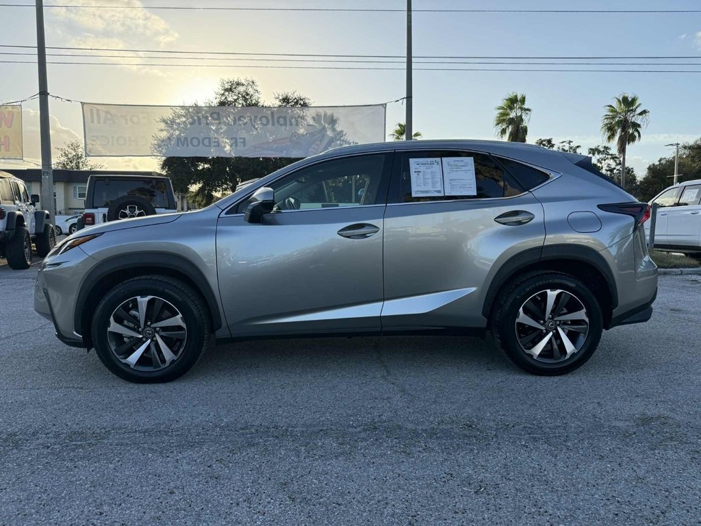 2021 Lexus NX 300 photo 3