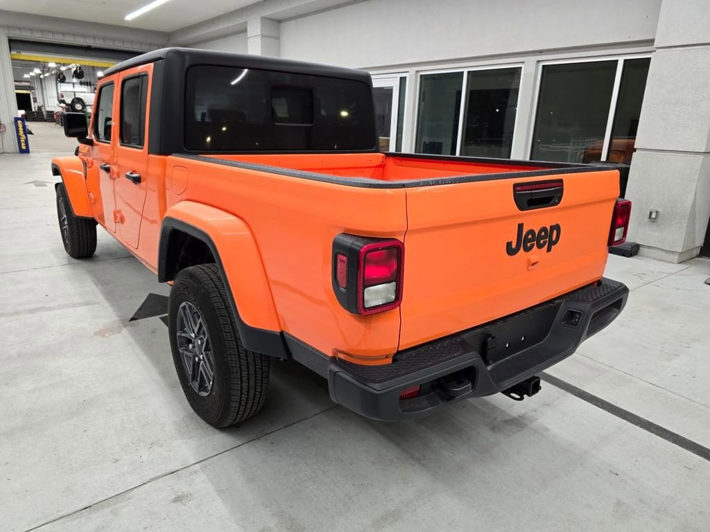 New 2025 Jeep Gladiator SPORT S 4X4 Pickup