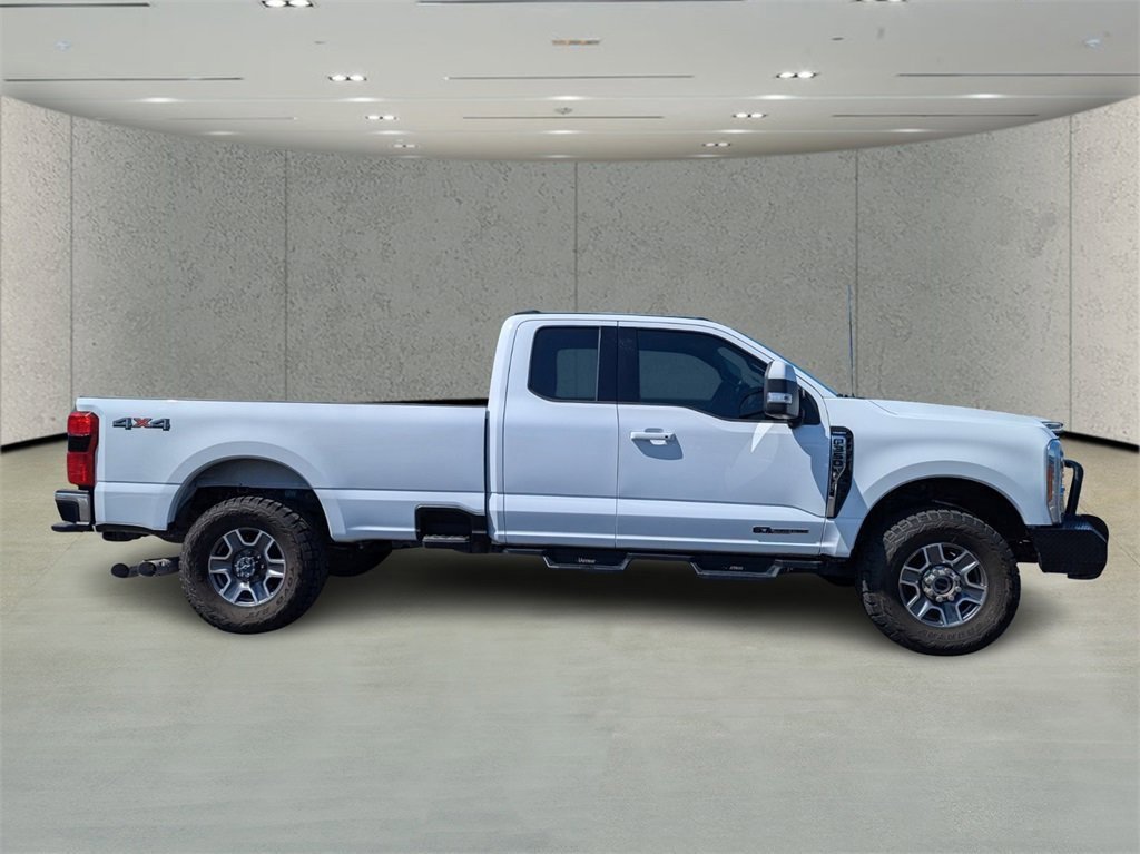 2023 Ford F-350 Lariat photo 2