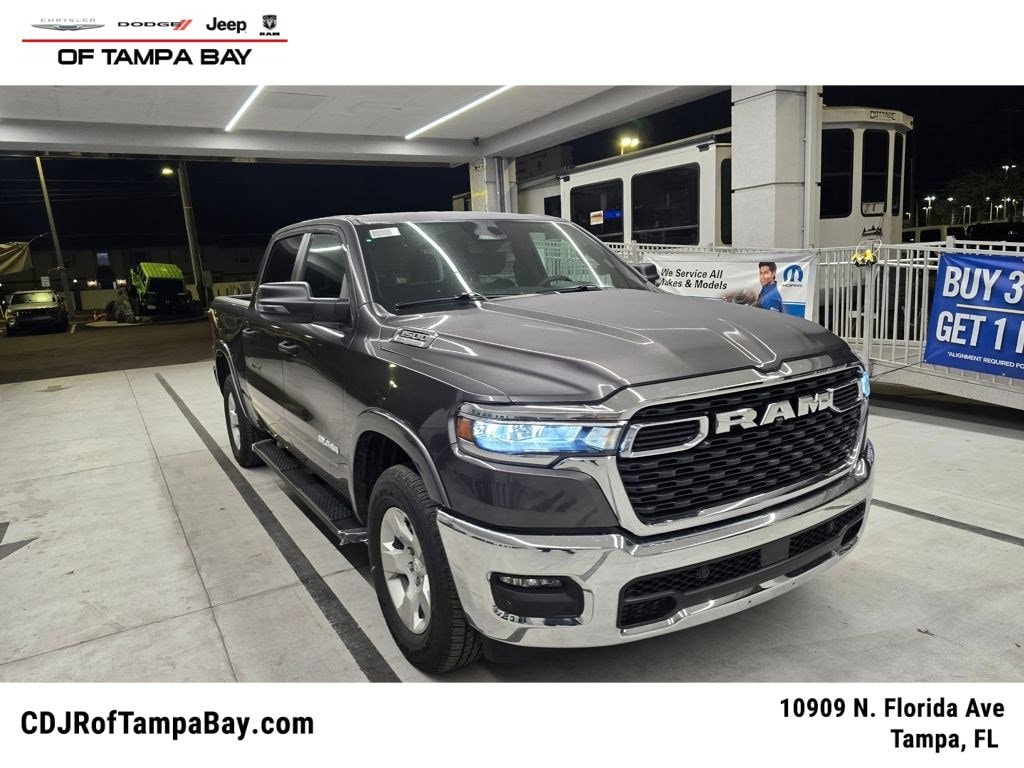 New 2026 Ram 1500 LONE STAR CREW CAB 4X2 5'7 BOX Pickup