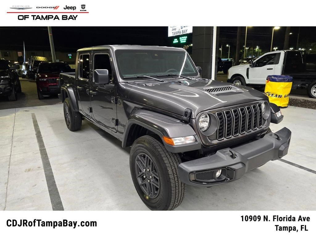 2025 Jeep Gladiator Sport S Auto's photo