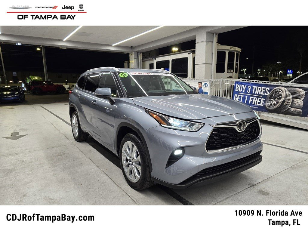 2023 Toyota Highlander Limited's photo