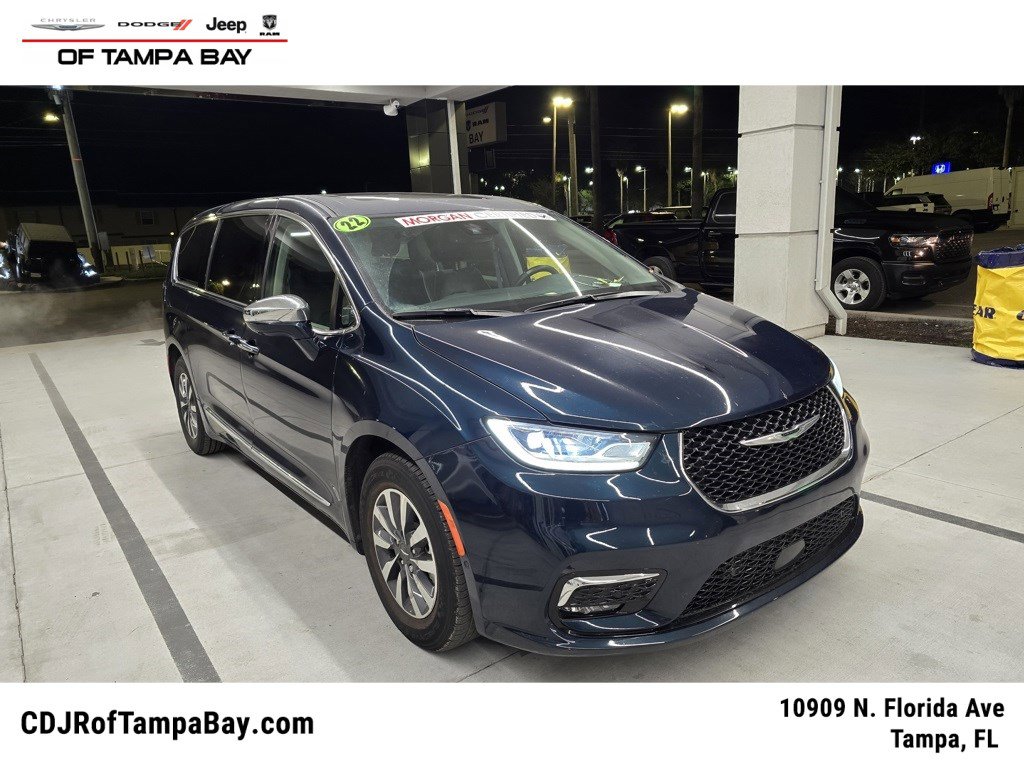 2022 Chrysler Pacifica Hybrid Limited's photo