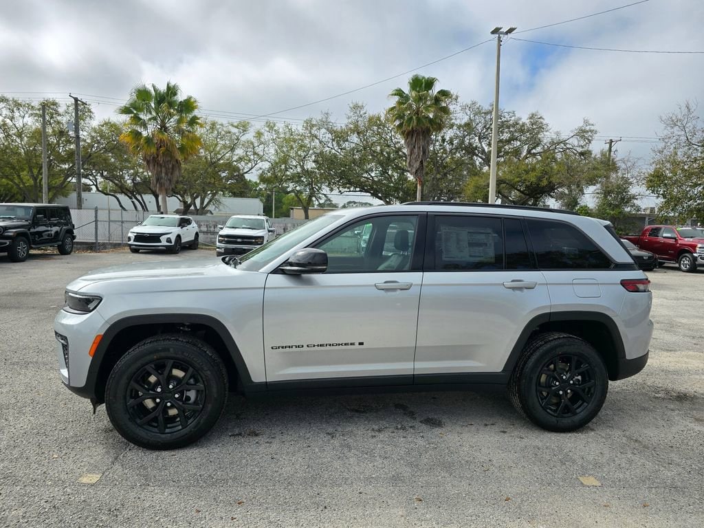 New 2026 Jeep Grand Cherokee LAREDO ALTITUDE 4X2 Sport Utility