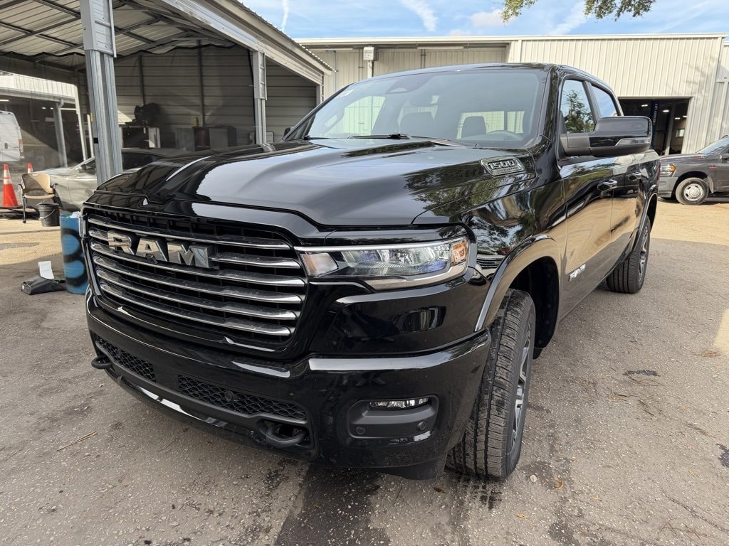 New 2026 Ram 1500 LARAMIE CREW CAB 4X4 5'7 BOX Pickup