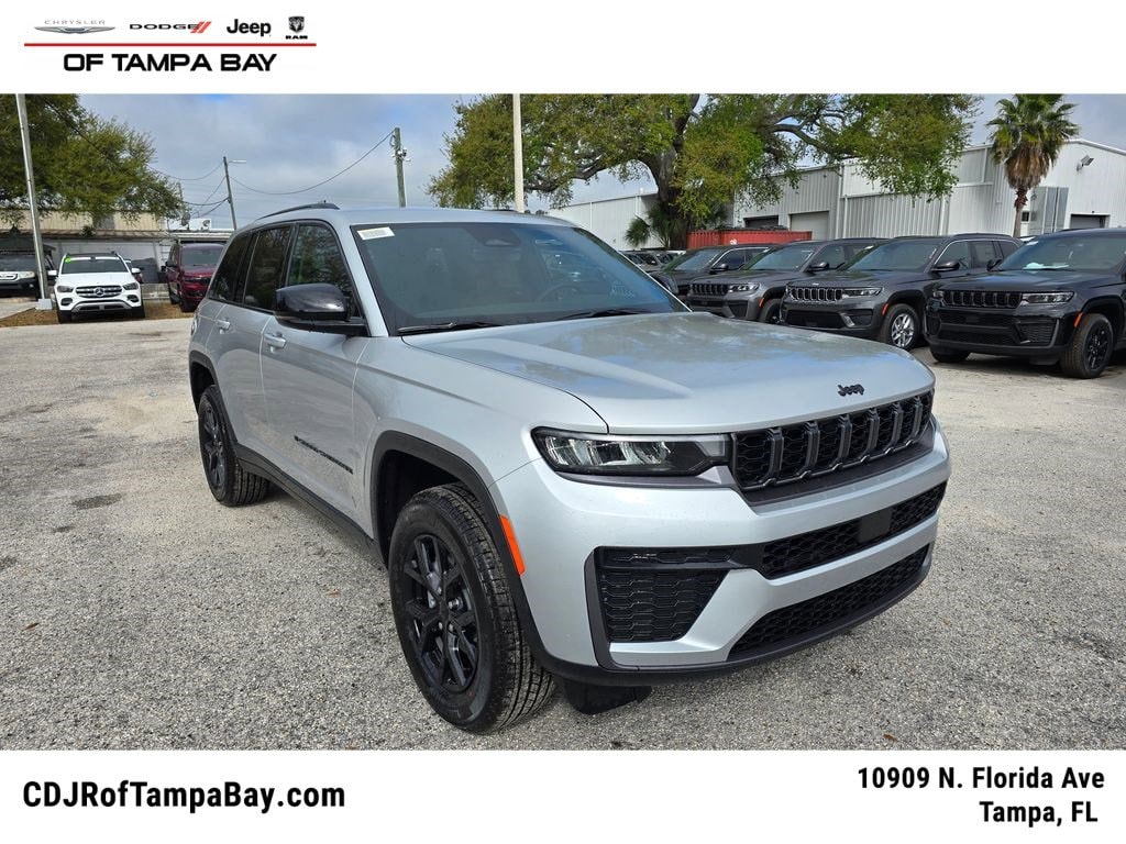 New 2026 Jeep Grand Cherokee LAREDO ALTITUDE 4X2 Sport Utility