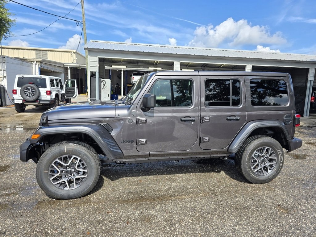 2025 Jeep Wrangler Sahara photo 3