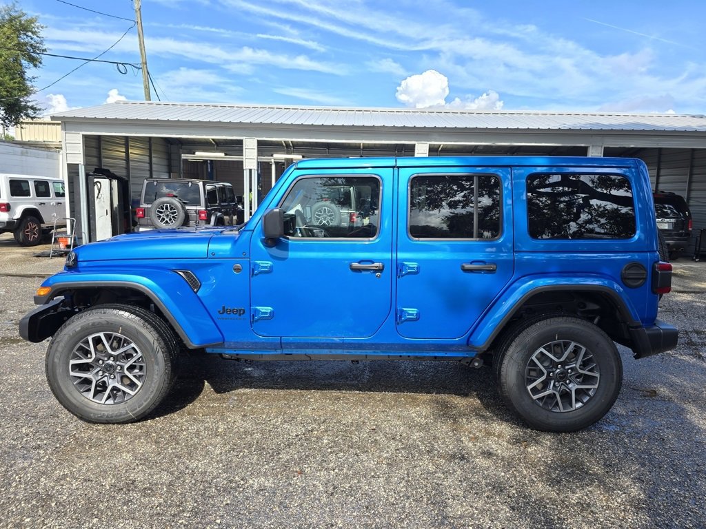 2025 Jeep Wrangler Sahara photo 3