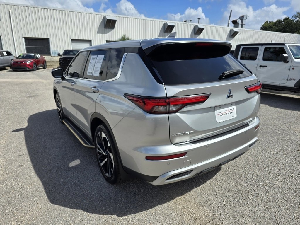 2022 Mitsubishi Outlander SE photo 3