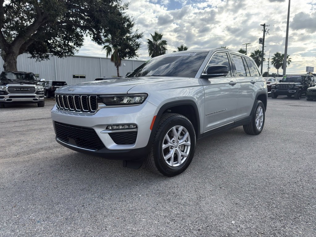 2022 Jeep Grand Cherokee Limited photo 2