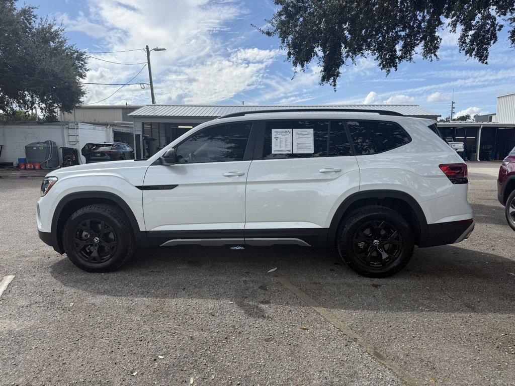 2024 Volkswagen Atlas Peak Edition SEL photo 3