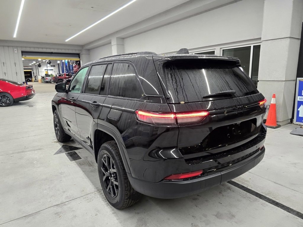 New 2025 Jeep Grand Cherokee ALTITUDE 4X2 Sport Utility