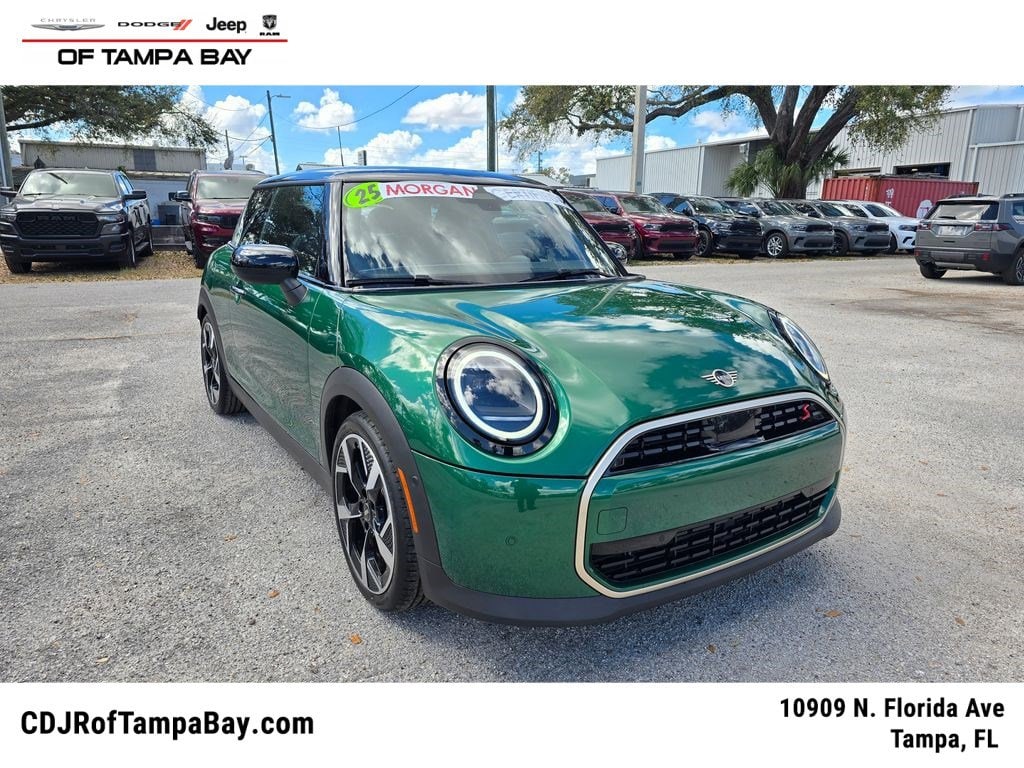 2025 MINI Hardtop Cooper S Signature's photo