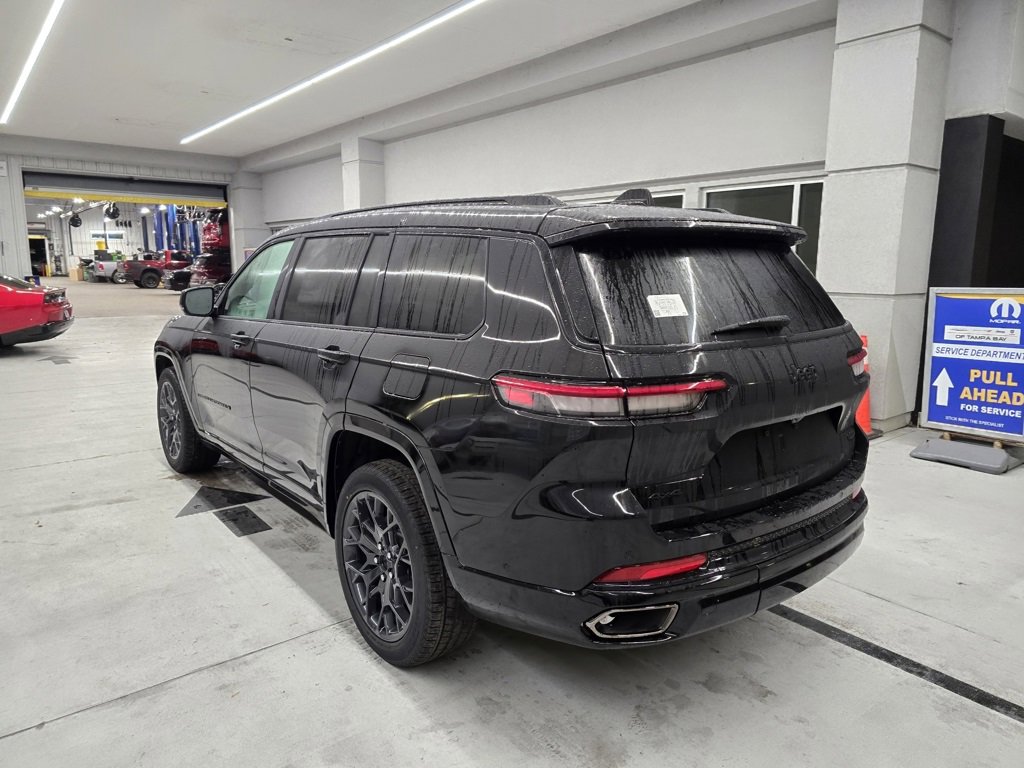 2025 Jeep Grand Cherokee L Summit Reserve photo 3