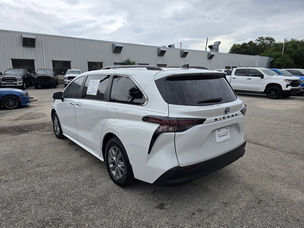 2024 Toyota Sienna XLE photo 4