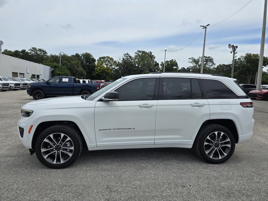 2023 Jeep Grand Cherokee Overland photo 3