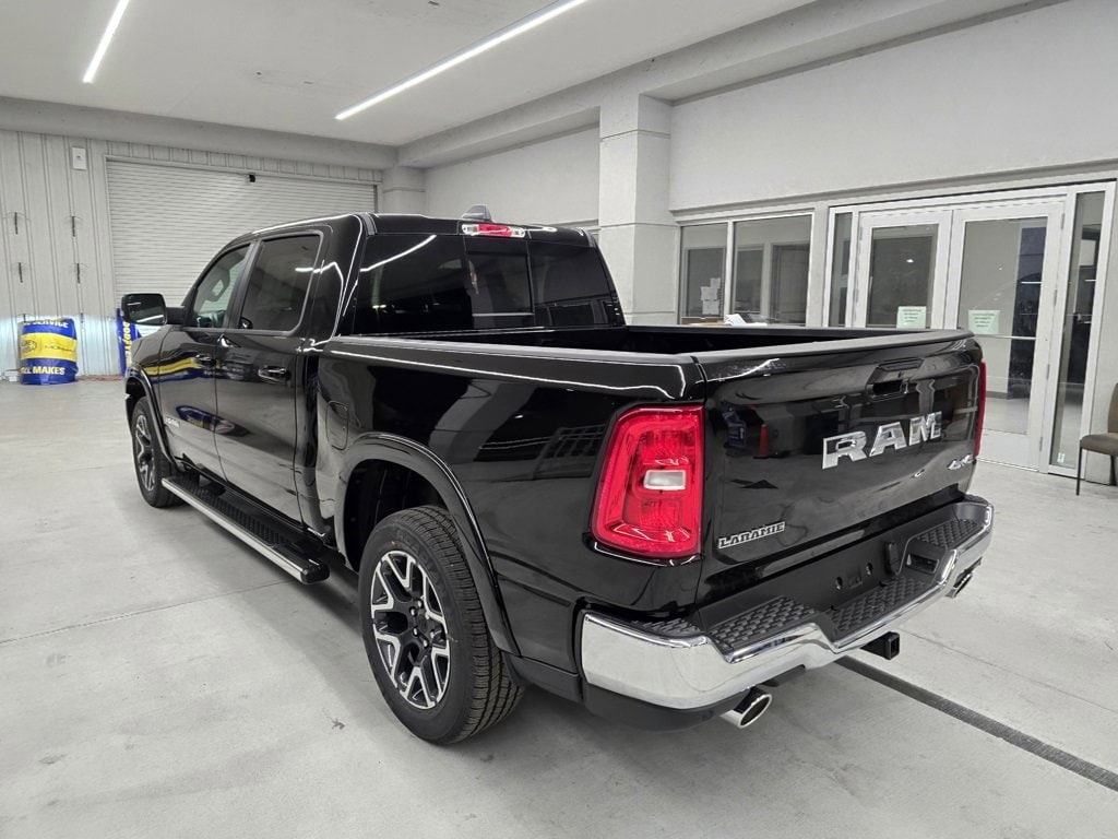 New 2026 Ram 1500 LARAMIE CREW CAB 4X4 5'7 BOX Pickup