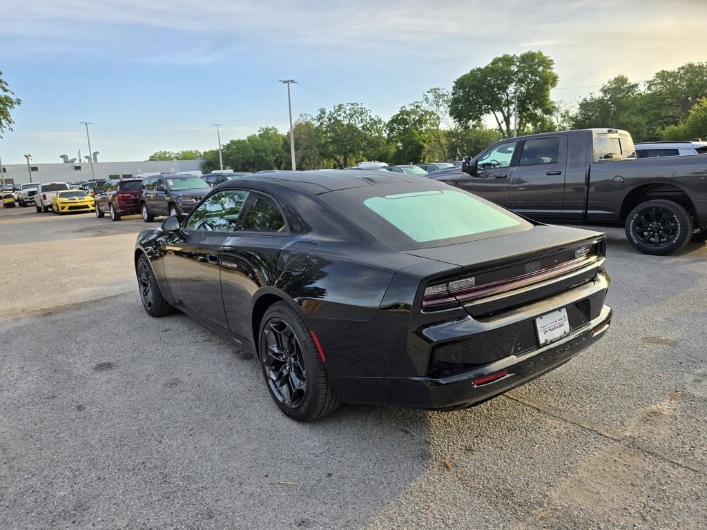 2025 Dodge Charger R/T photo 4