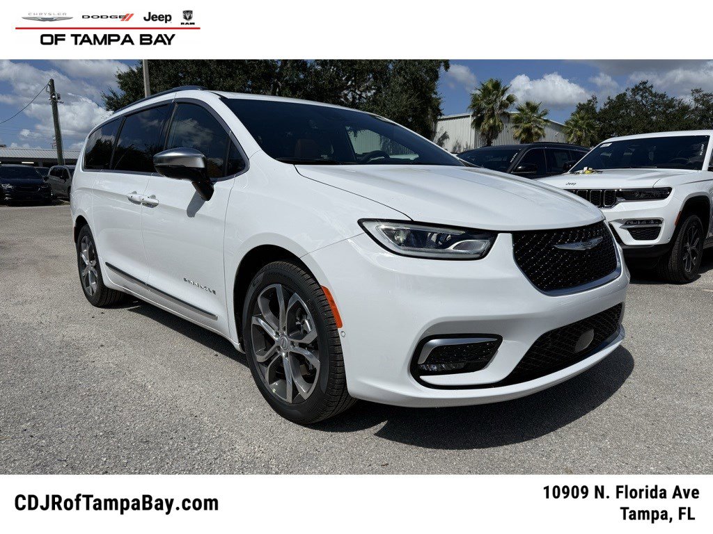 2026 Chrysler Pacifica Pinnacle's photo