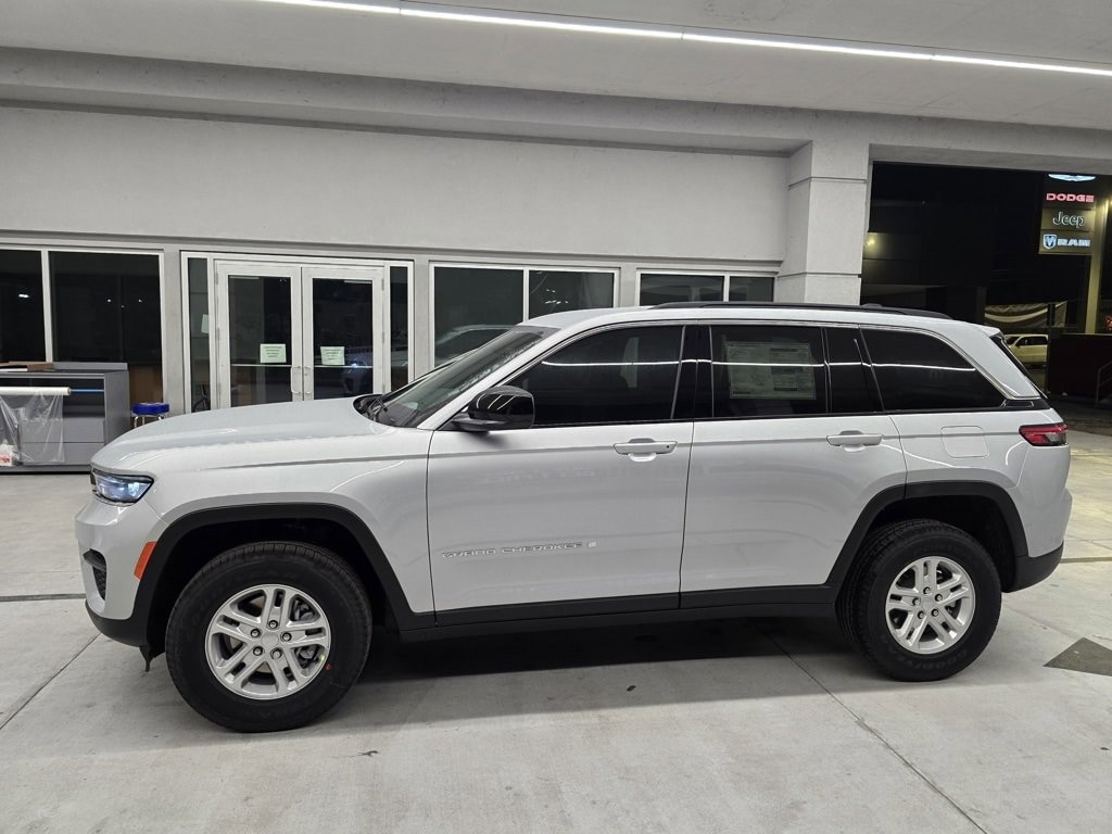 New 2025 Jeep Grand Cherokee LAREDO 4X2 Sport Utility