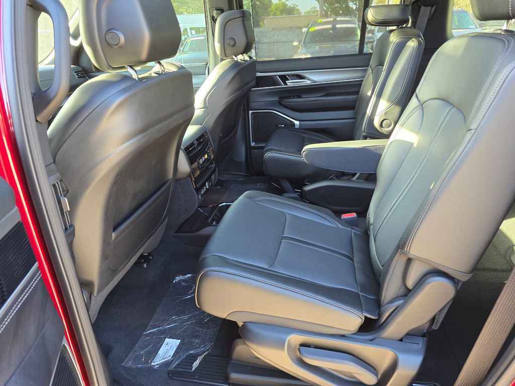 2025 Jeep Wagoneer Series II - Photo 35