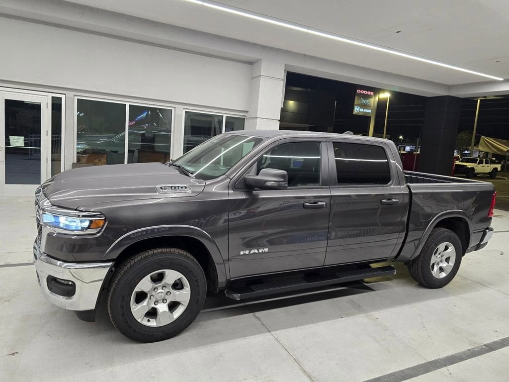 New 2026 Ram 1500 LONE STAR CREW CAB 4X2 5'7 BOX Pickup