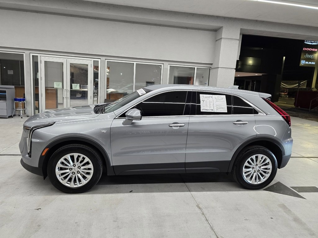 2024 Cadillac XT4 Luxury photo 2