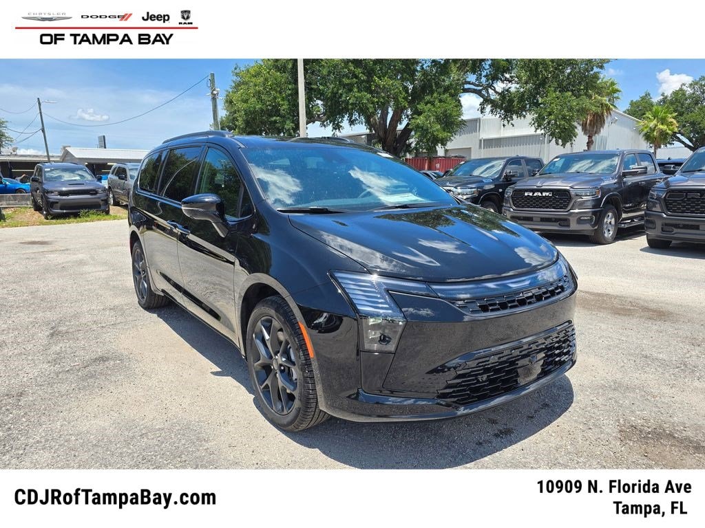 2027 Chrysler Pacifica Limited AWD's photo